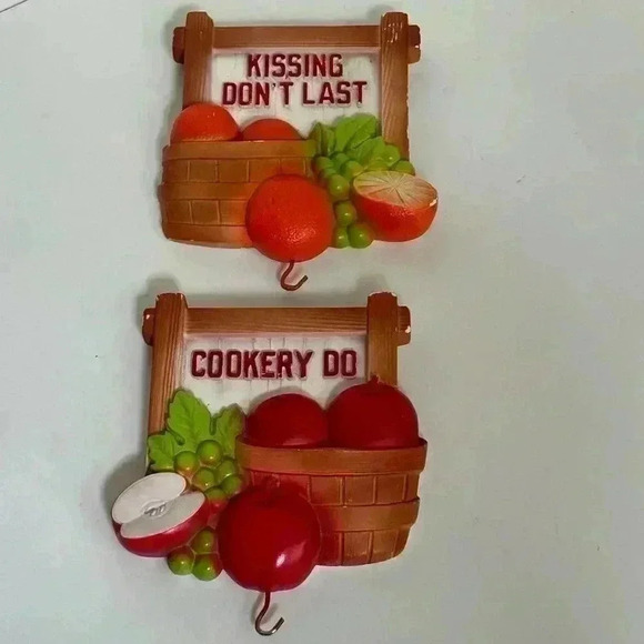 Set of 2 1982 Miller Studio  chalkware decorative kitchen wall plaques - Picture 2 of 8